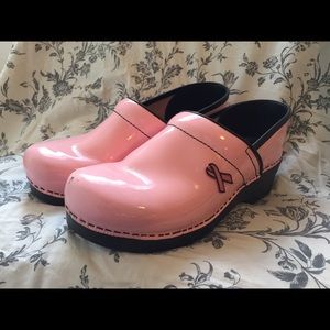Pink Dansko Women’s Clogs Size 40 (9.5-10)